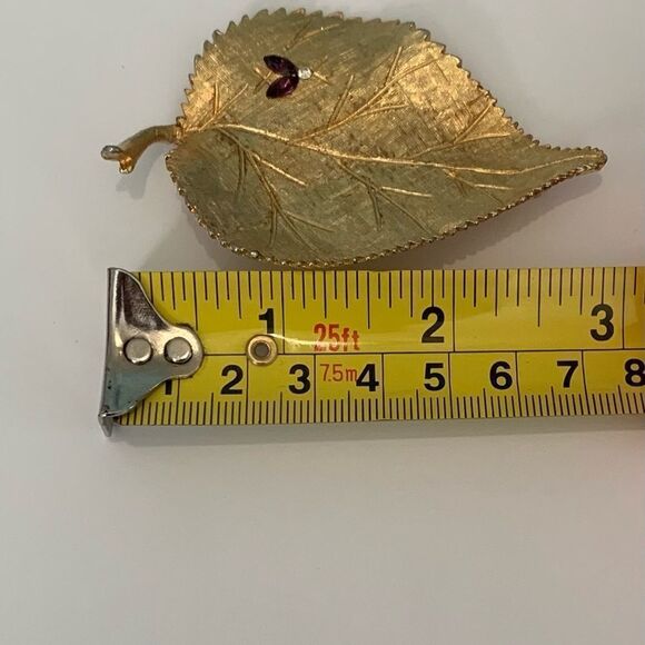 Gold Coloured Leaf Brooch -large - Picture 4 of 9